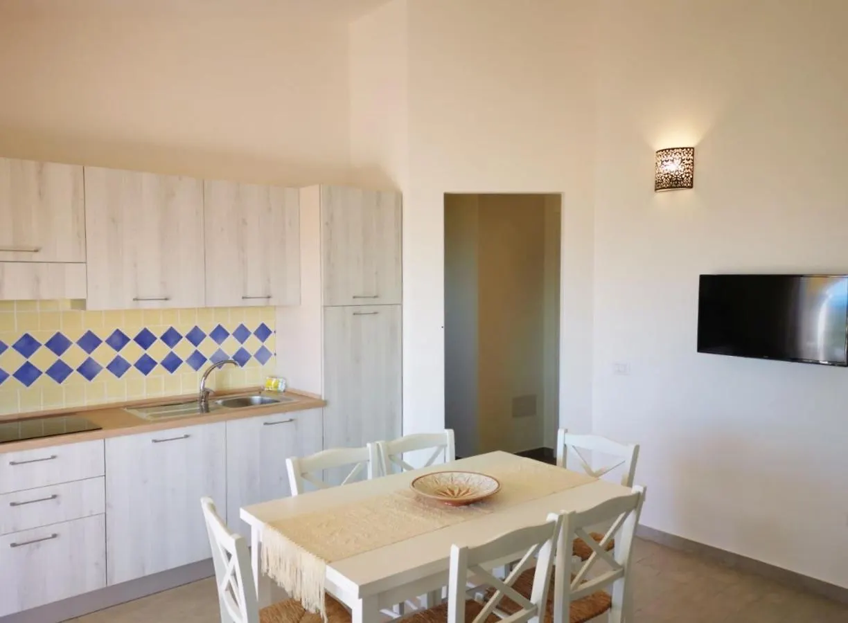 The Fantastic Residenza Badus Two Bedroom Sleeps Six Child Num0824 Badesi Apartamento