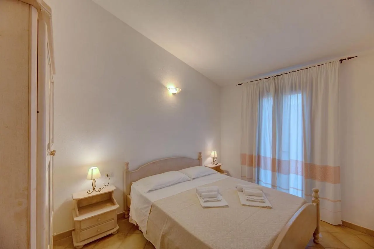 The Fantastic Residenza Badus Two Bedroom Sleeps Six Child Num0824 Badesi Apartamento