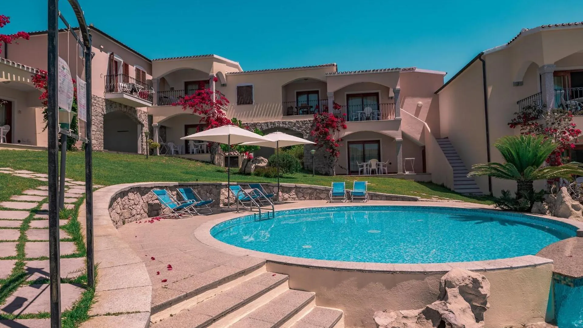 The Fantastic Residenza Badus Two Bedroom Sleeps Six Child Num0824 Badesi Apartamento