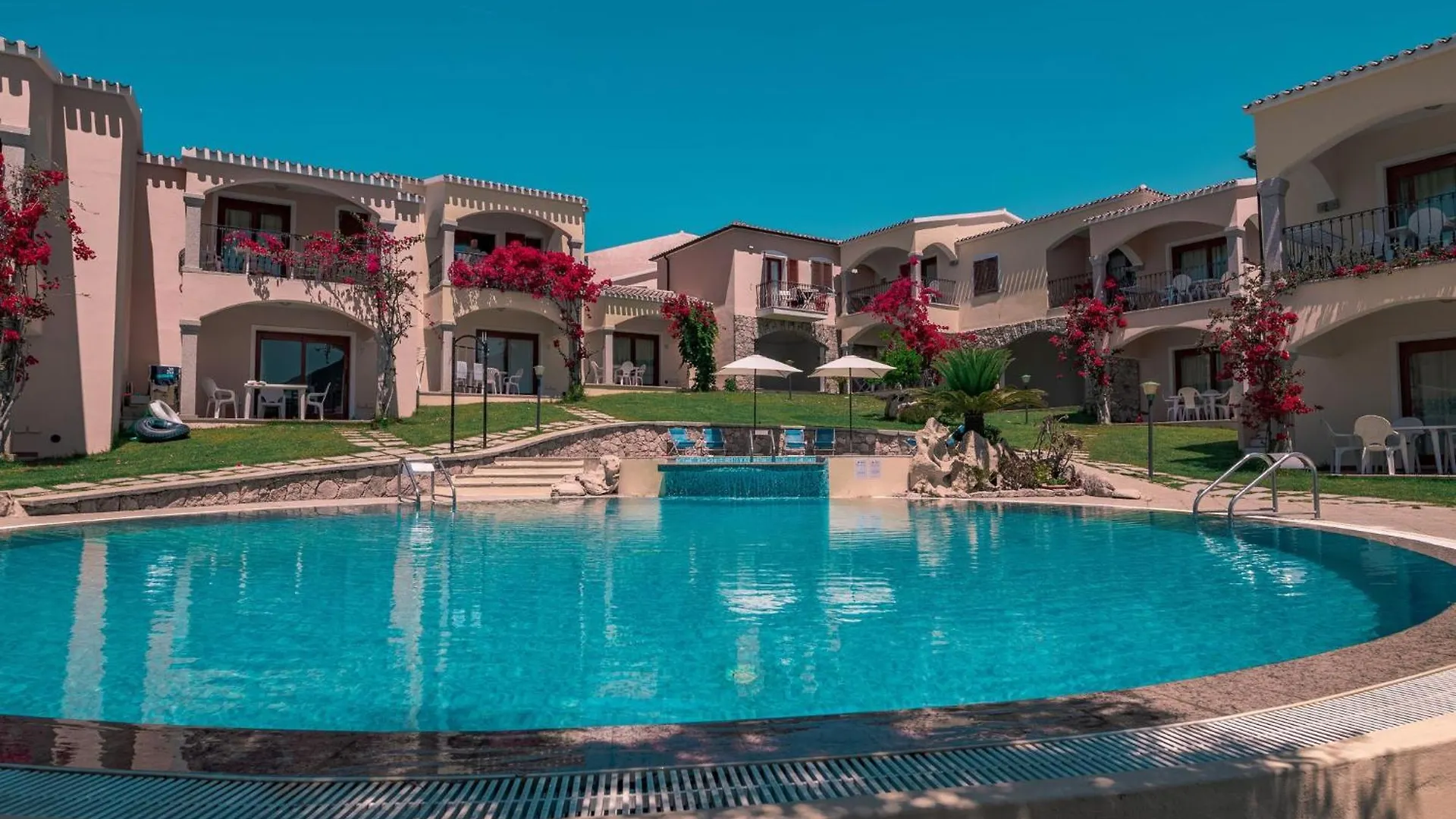 The Fantastic Residenza Badus Two Bedroom Sleeps Six Child Num0824 Badesi